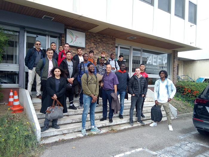 Apprentis en BP Electricien devant le CFA Delépine