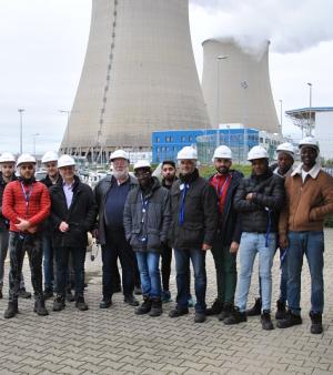 Le groupe d'apprentis du CFA Delépine à la centrale nucléaire EDF de Nogent-sur-Seine
